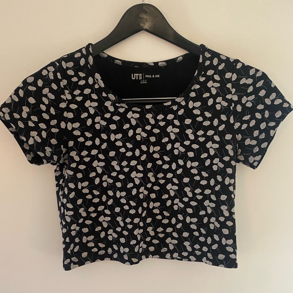 Paul & Joe | Uniqlo collab: Black with White Flowers Cropped Fitted T-Shirt